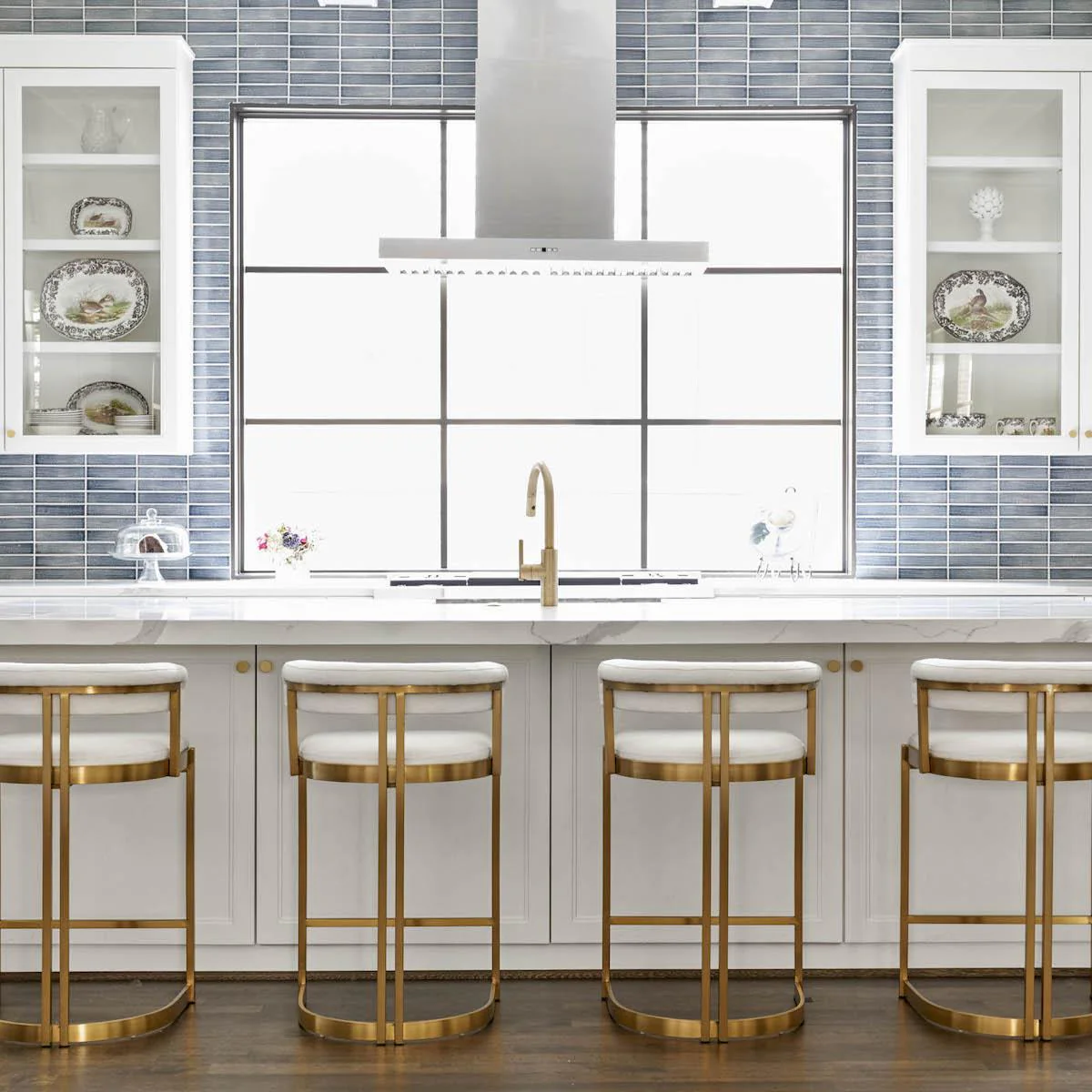 Ballantine Bar Stool in White Leather Brass - Image 4