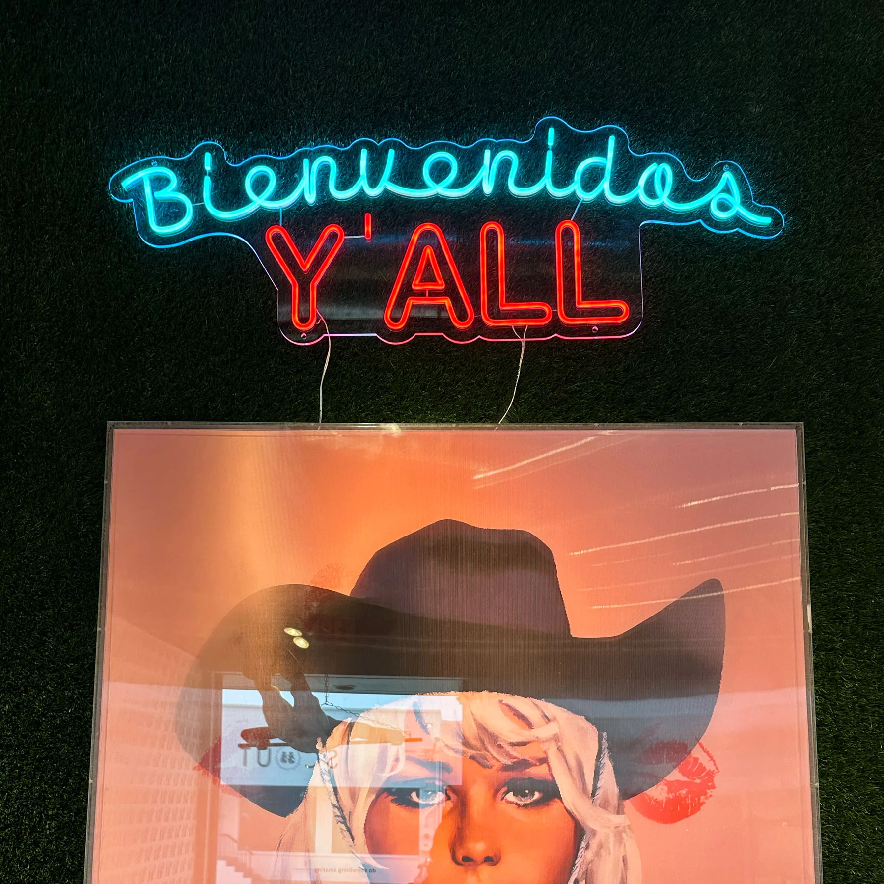 Bienvenidos Y’all Neon Sign - Image 2