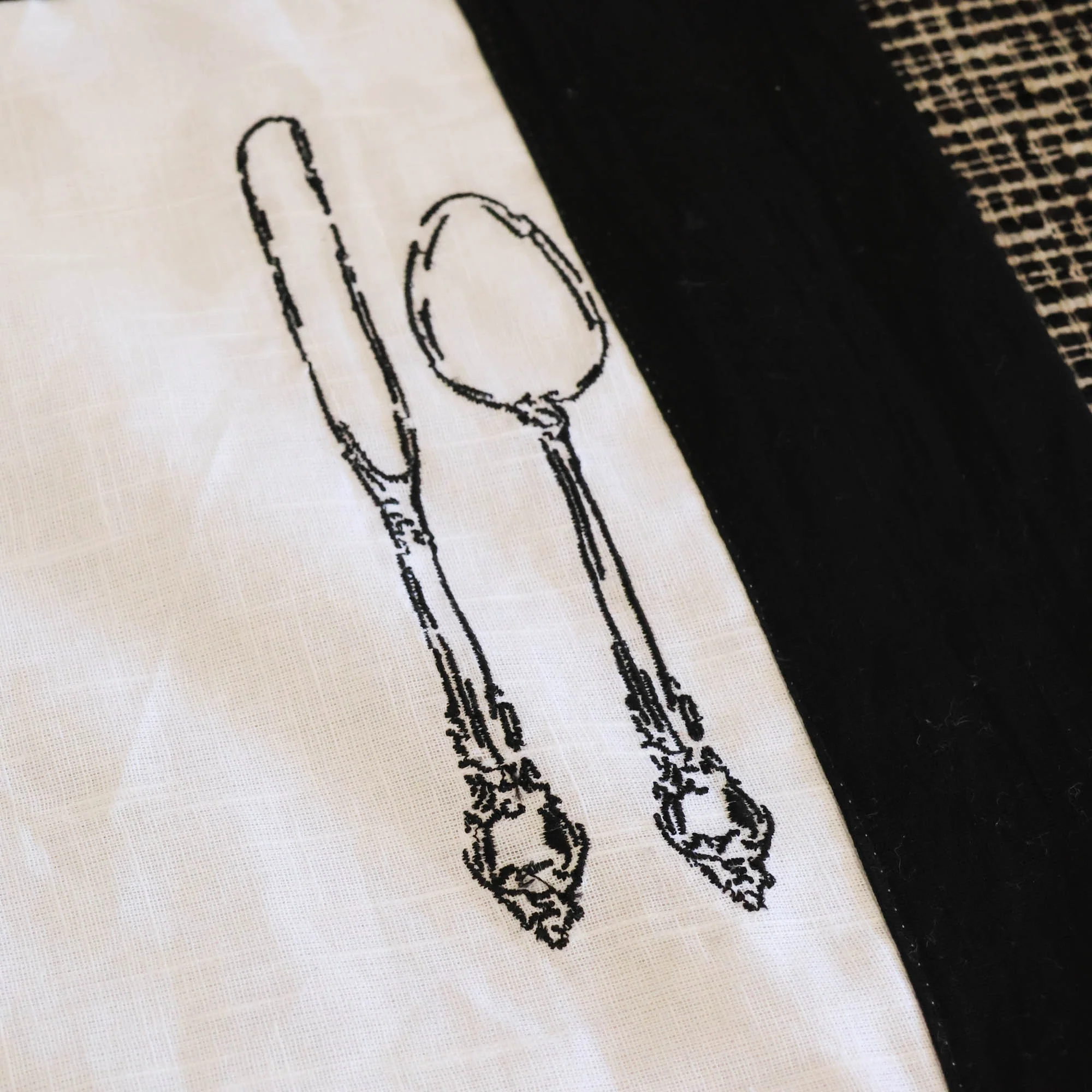 Black & White Linen Placemat - Set of 4 - Image 4