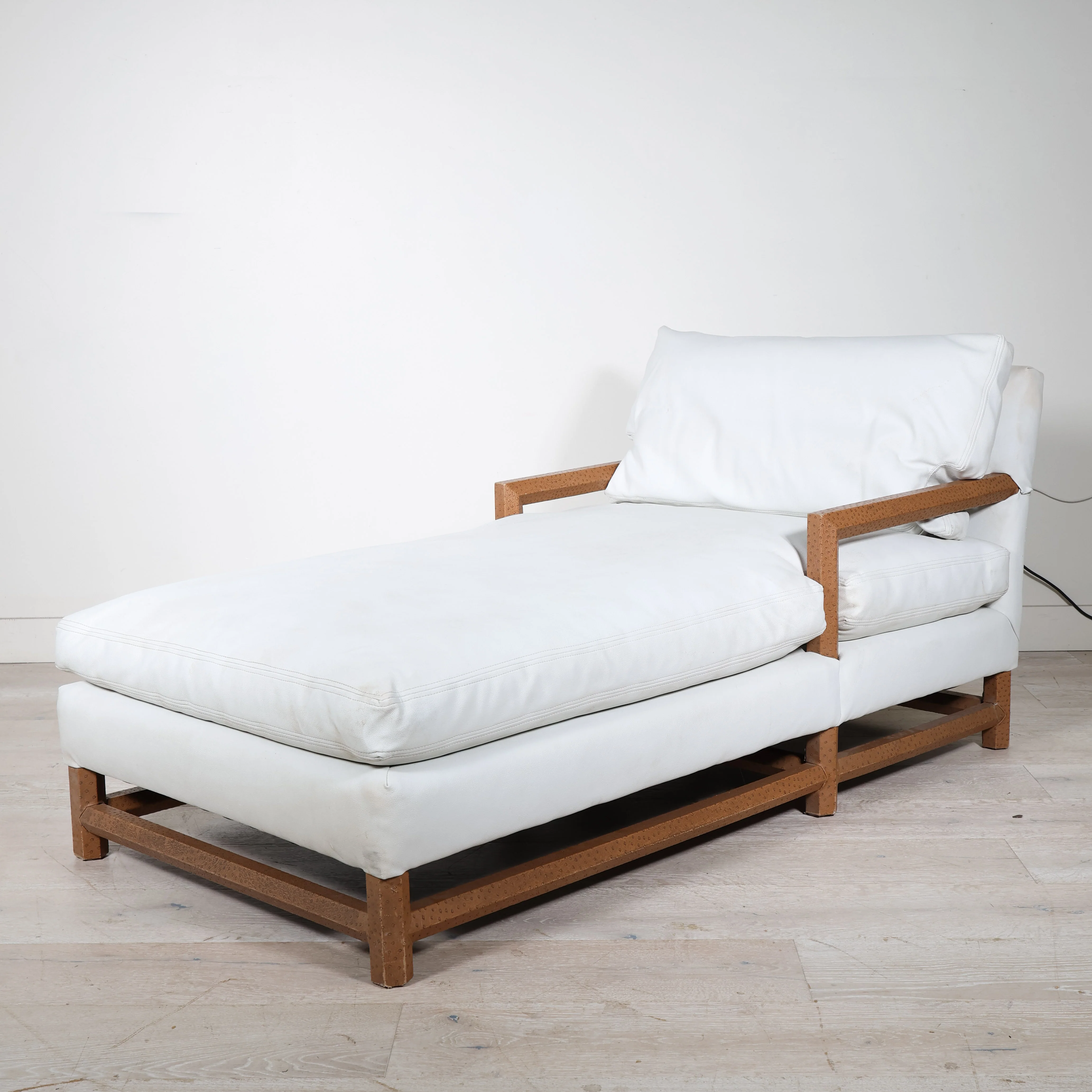 Chaise Lounger - Image 3