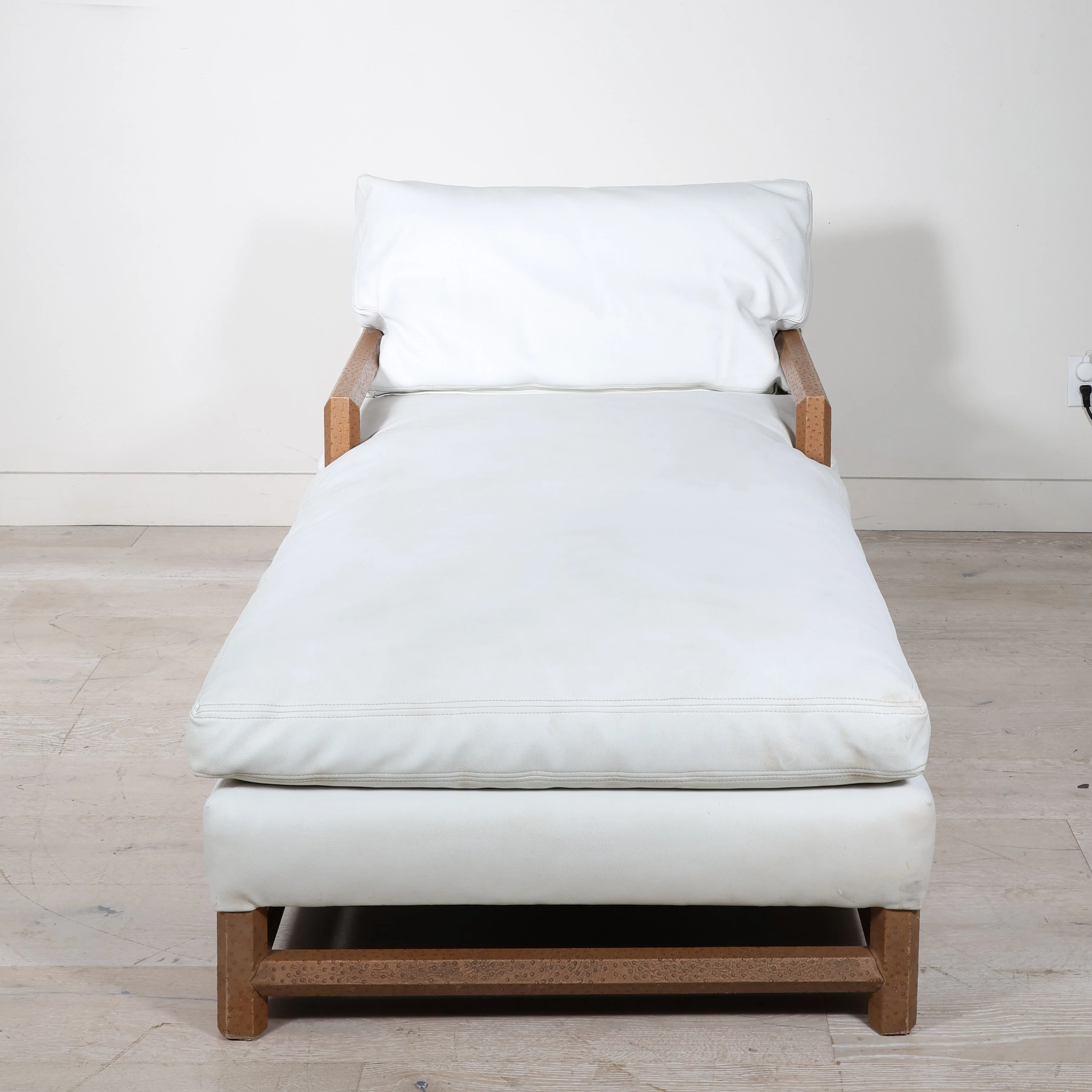 Chaise Lounger - Image 4