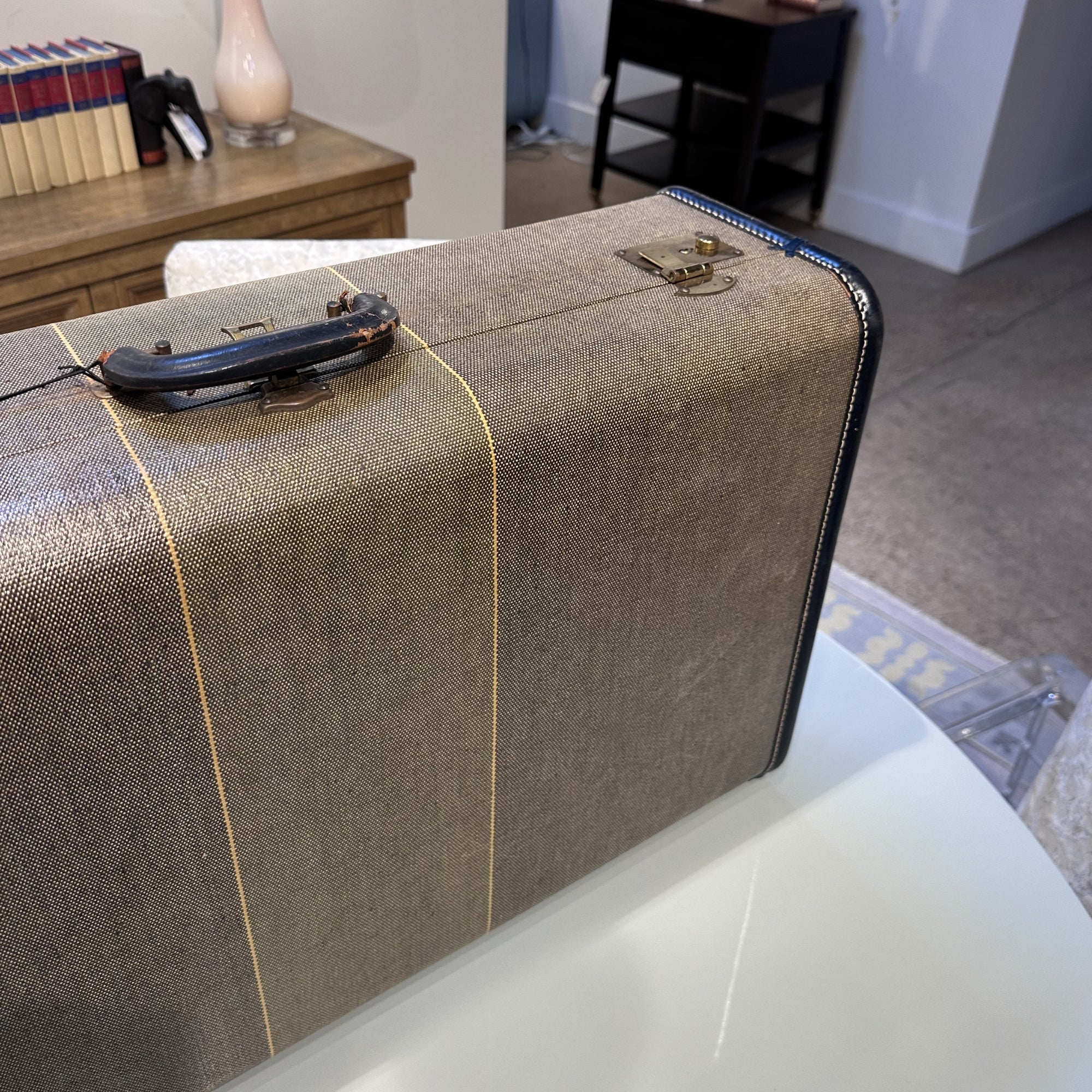 Vintage Mendel Suitcase - Image 2