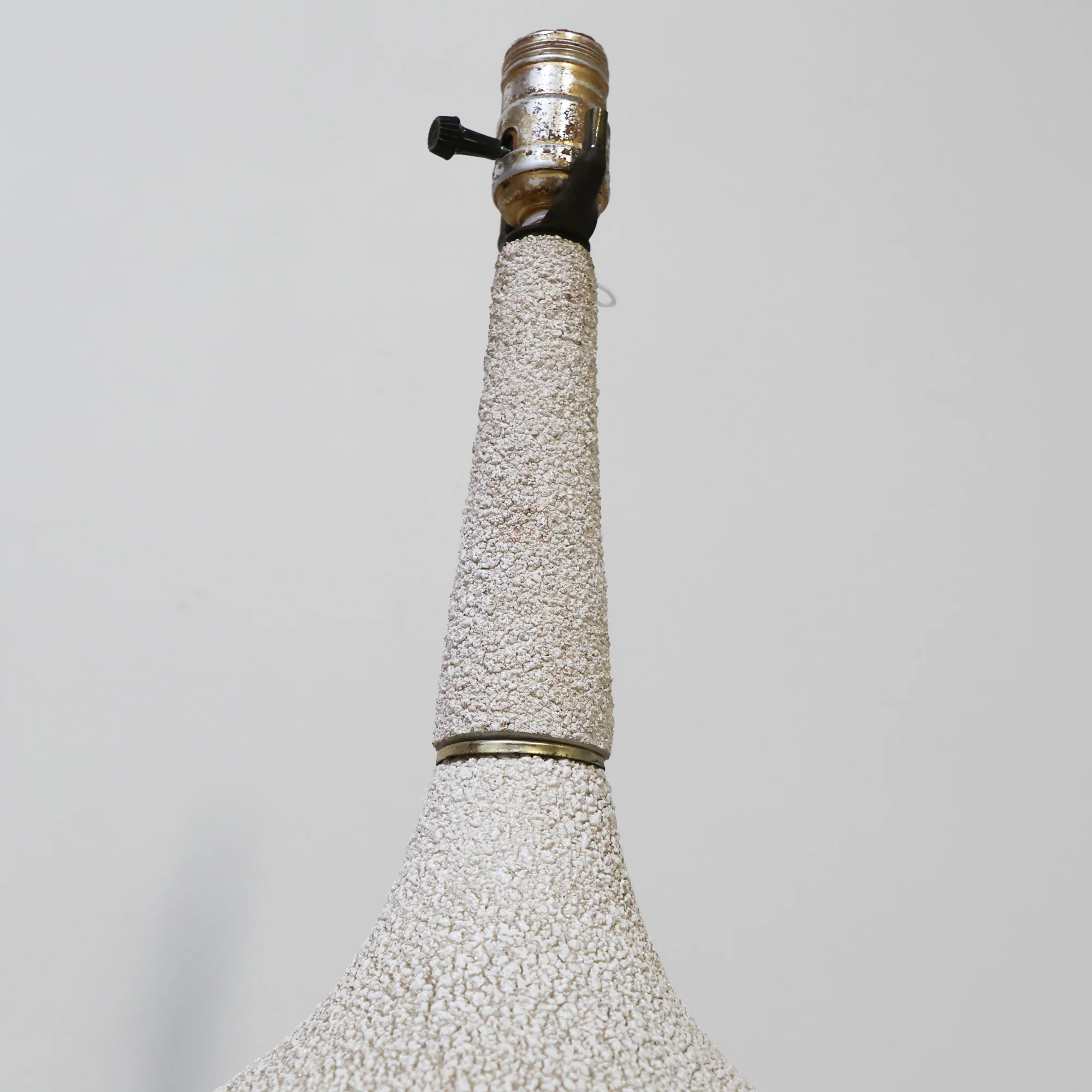 Pair of Ivory Plaster and Brass Lamp Bases - Image 7