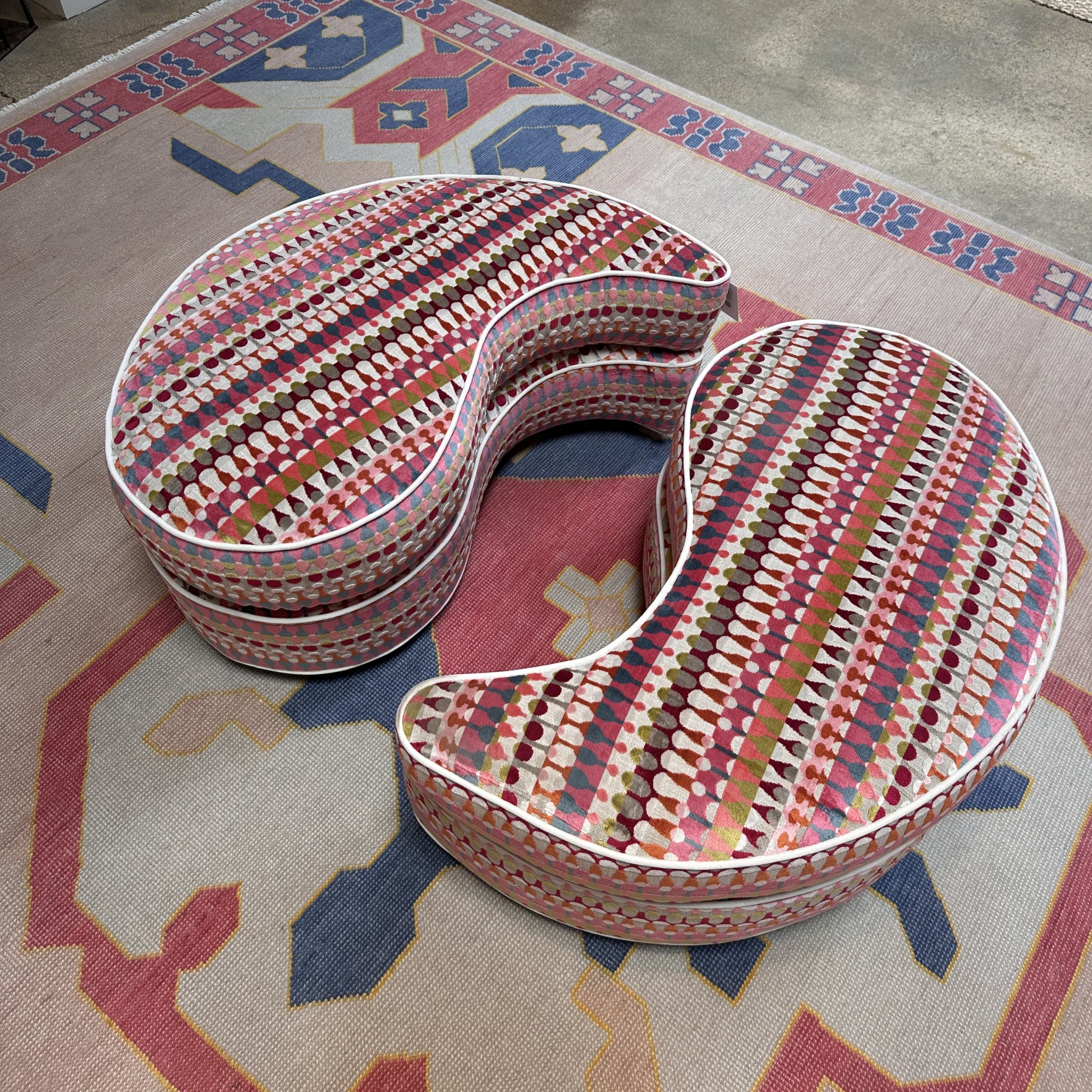 Yin and Yang Ottoman - Image 3