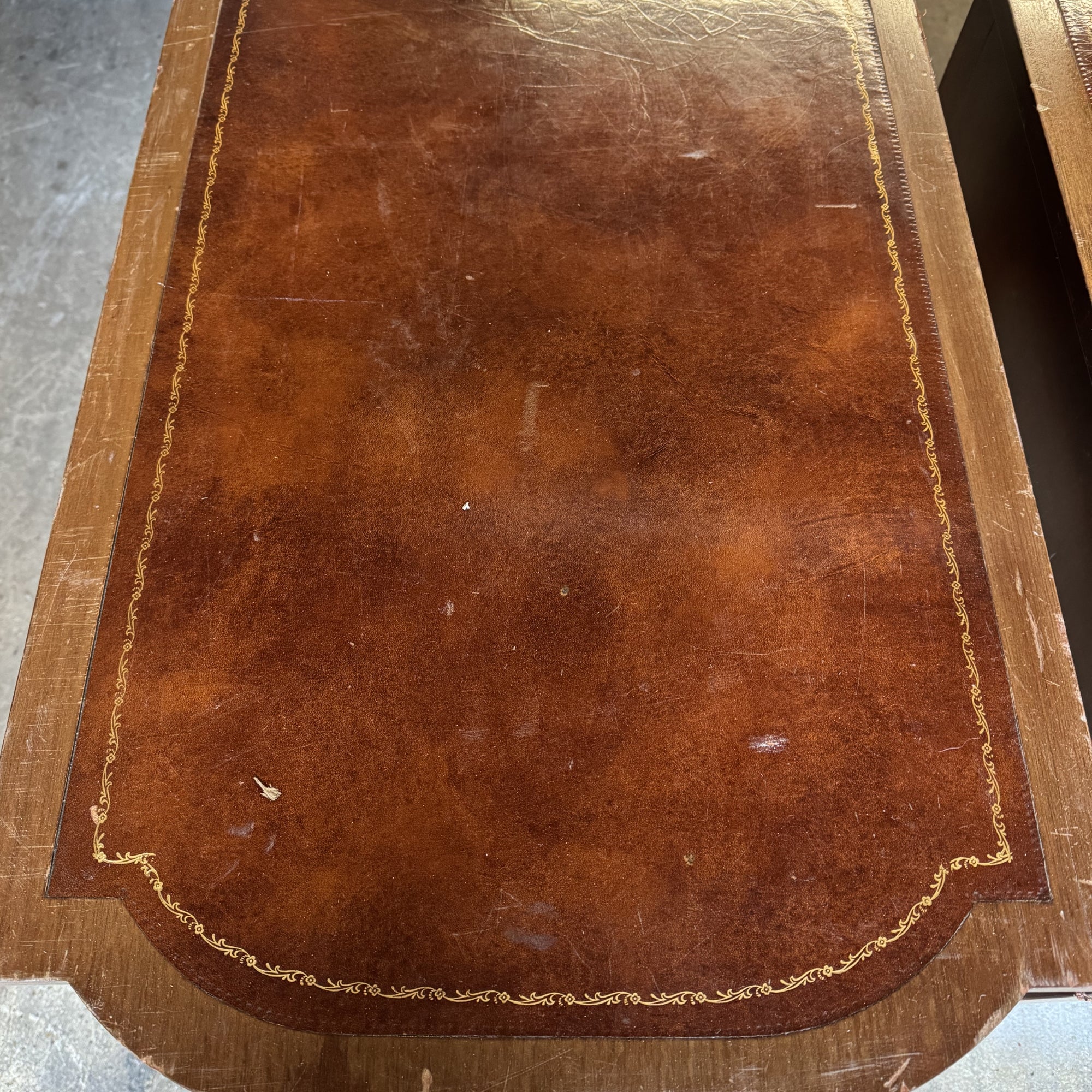 Pair of Traditional Mahogany End Tables - Image 4