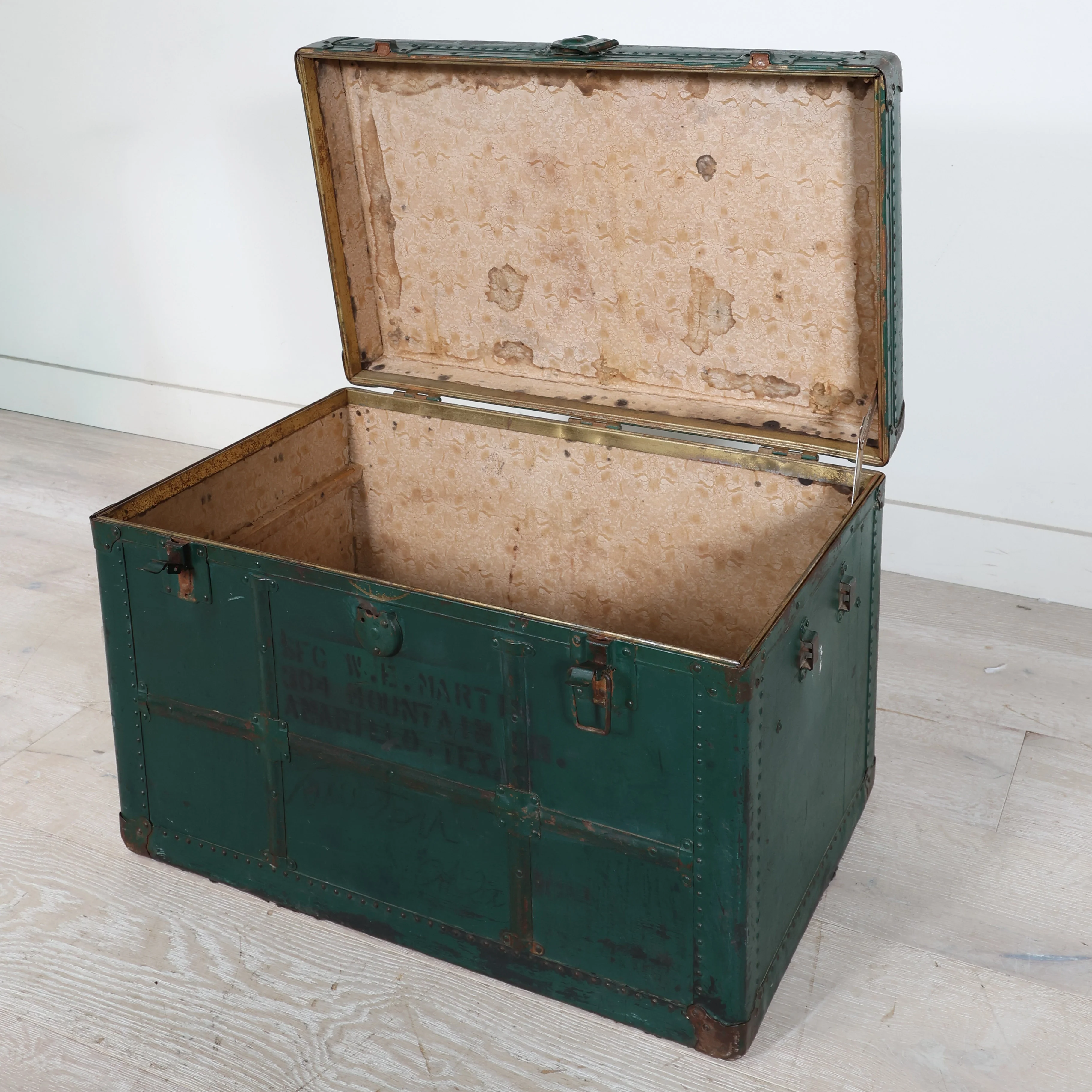 Green Trunk with Amarillo Stamp - Image 6