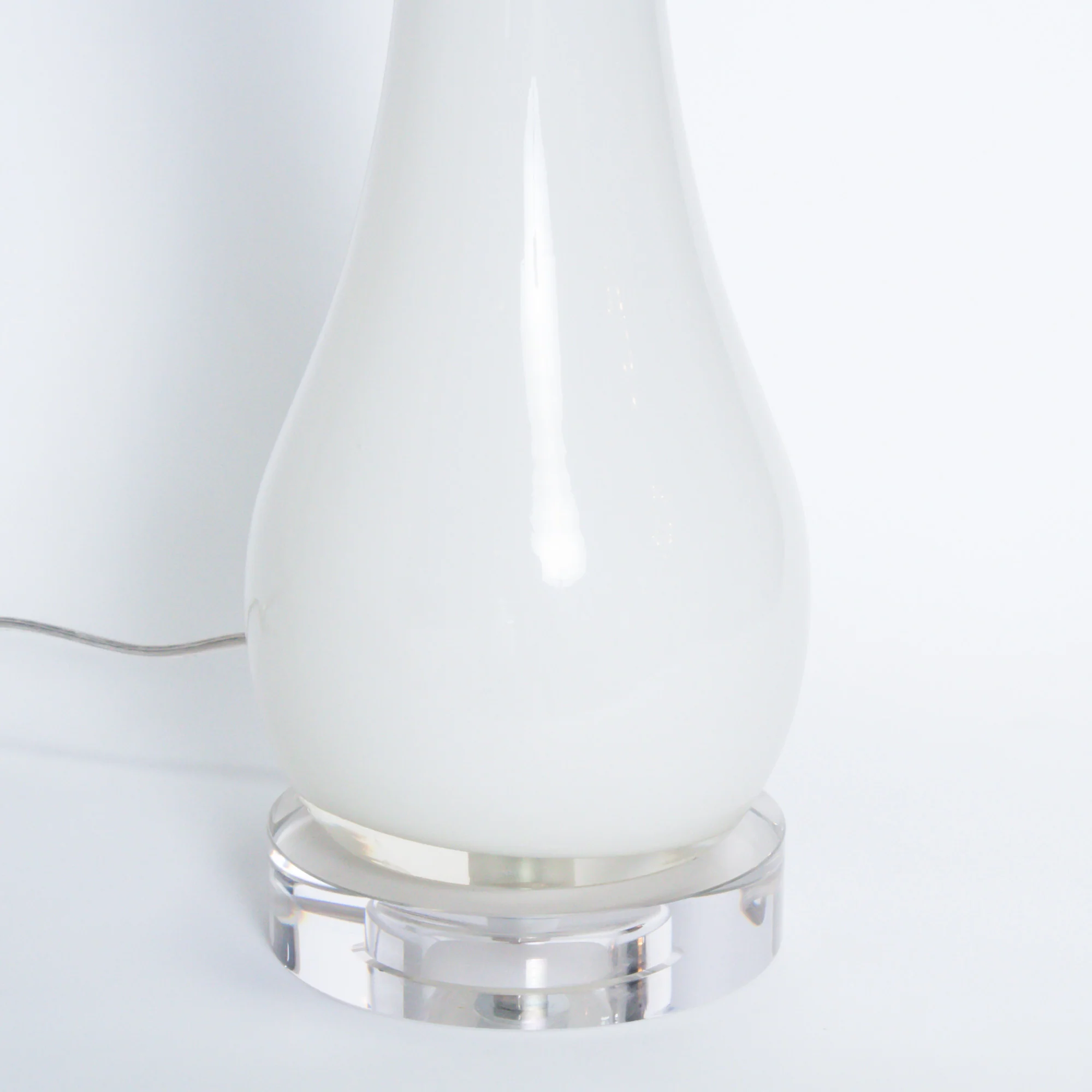 Hampton Lamp In White - Image 4