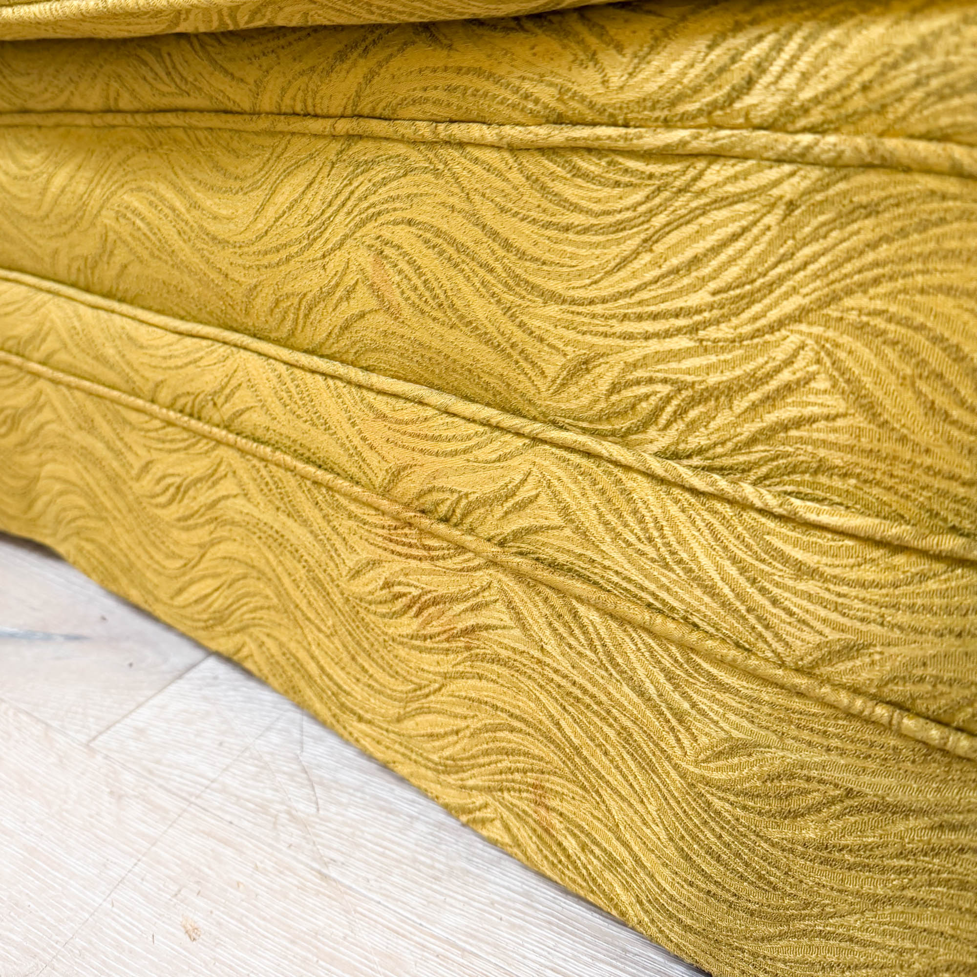 Heart Shaped Back Sofa in Beige Upholstery - Image 7