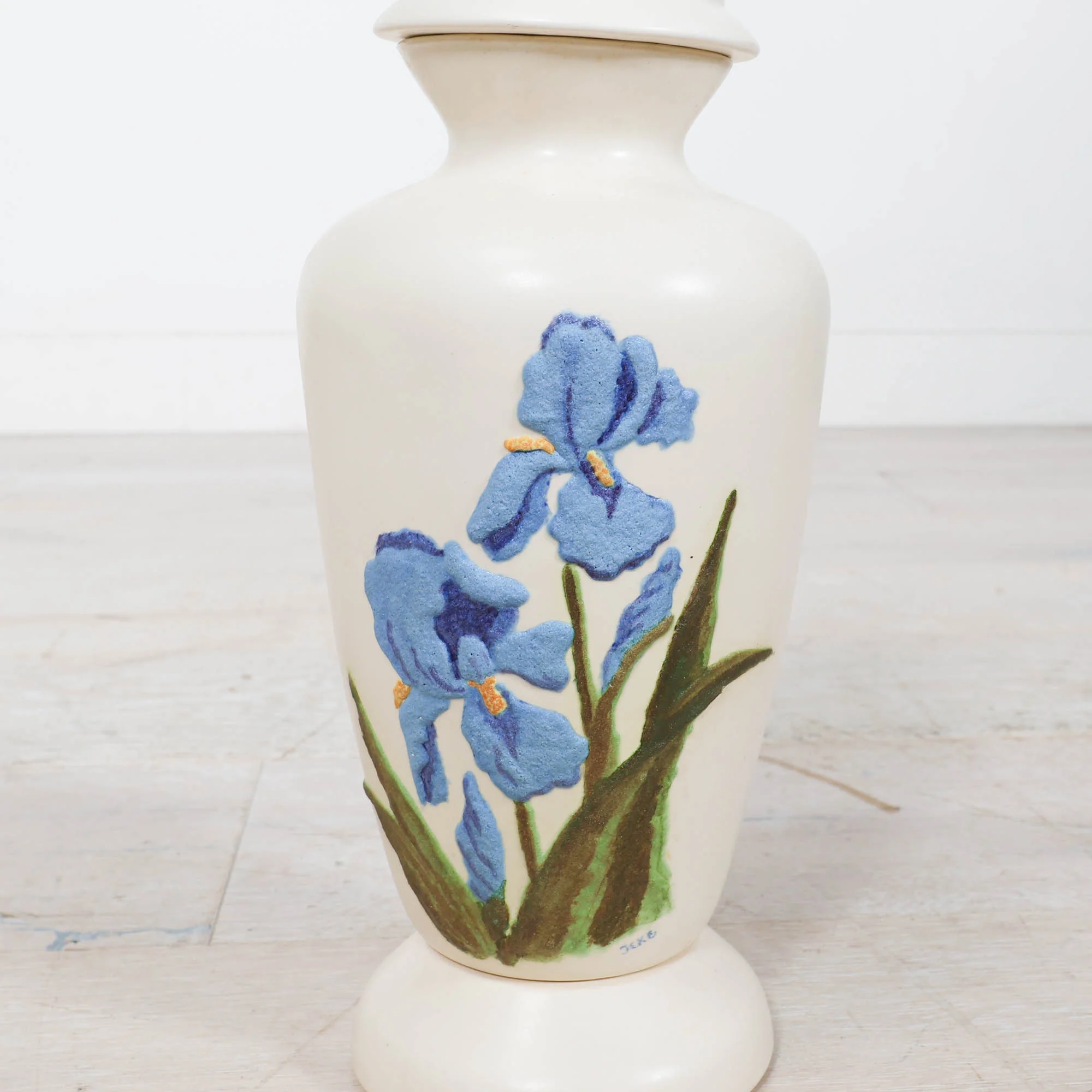 Ivory Ginger Jar with Blue Flower - Image 2