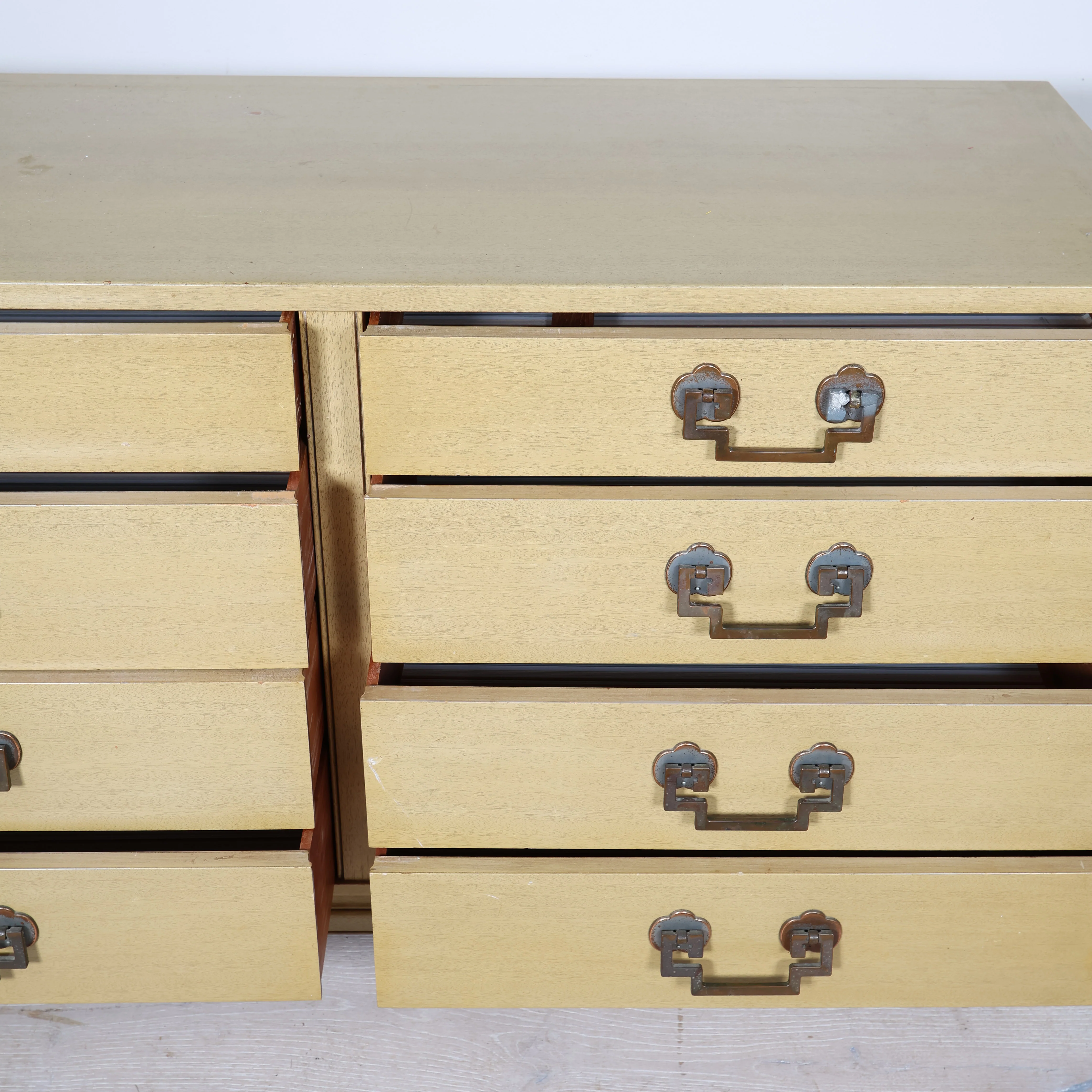 Landstrom 8-drawer dresser - Image 3
