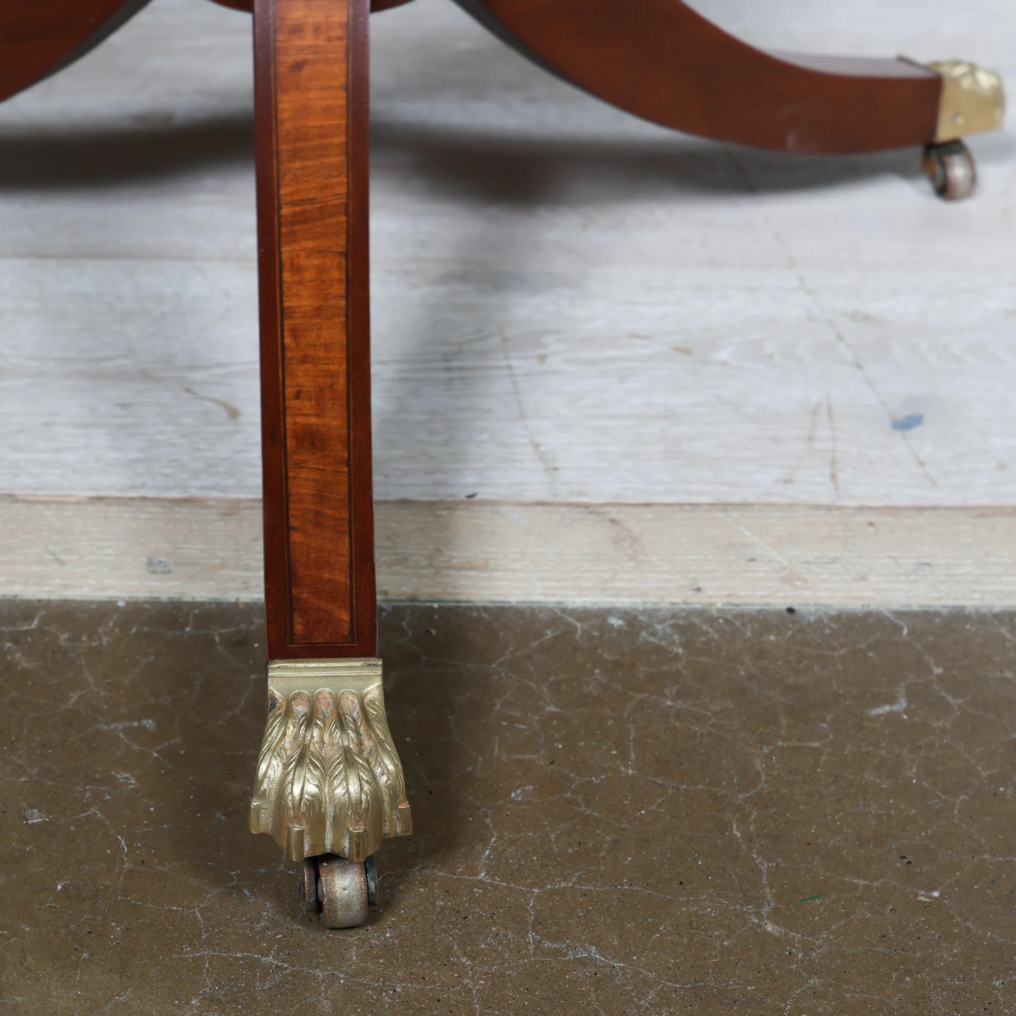 Refinished English Regency Style Banded Mahogany Triple Pedestal Dining Table, 20th c. - Image 5