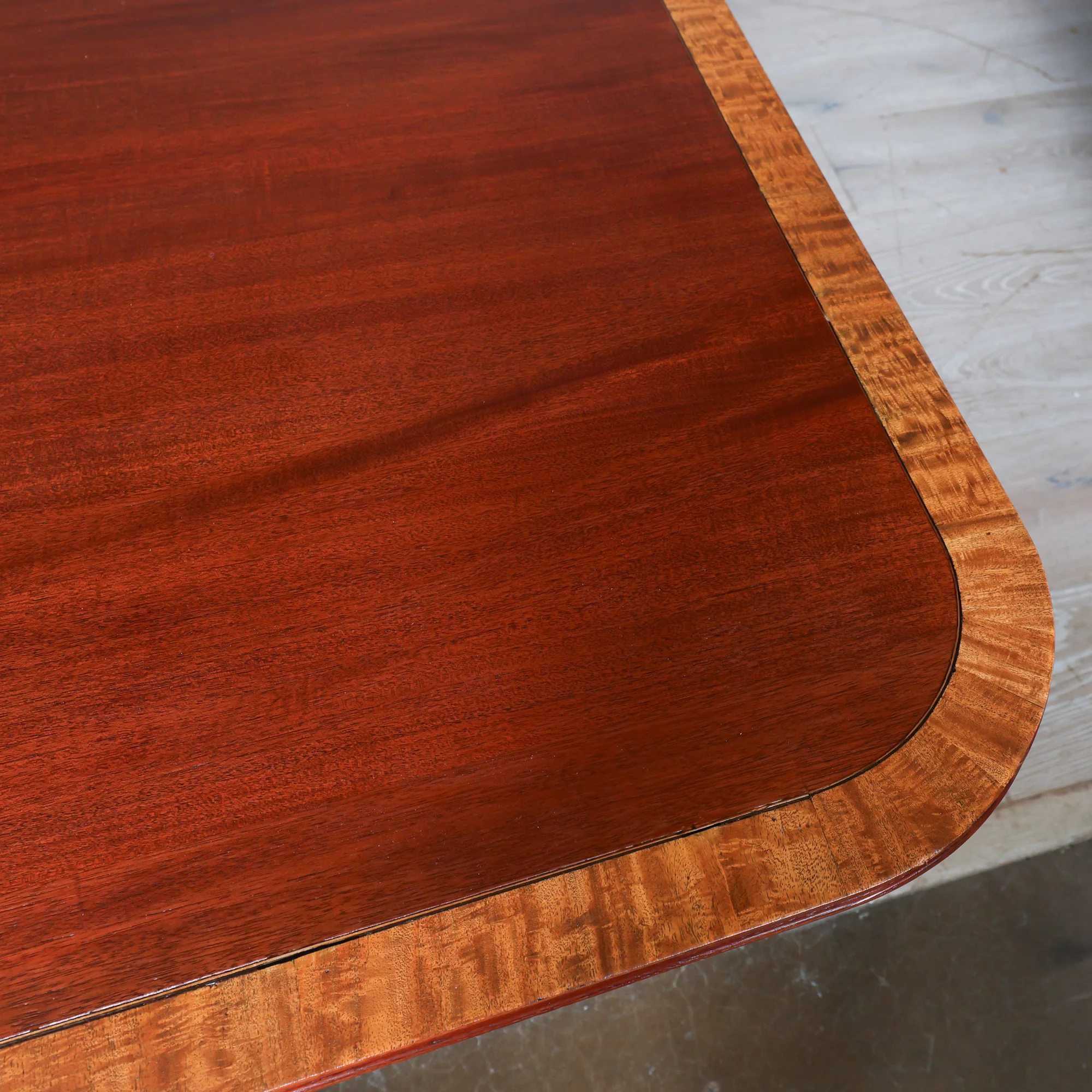 Refinished English Regency Style Banded Mahogany Triple Pedestal Dining Table, 20th c. - Image 6