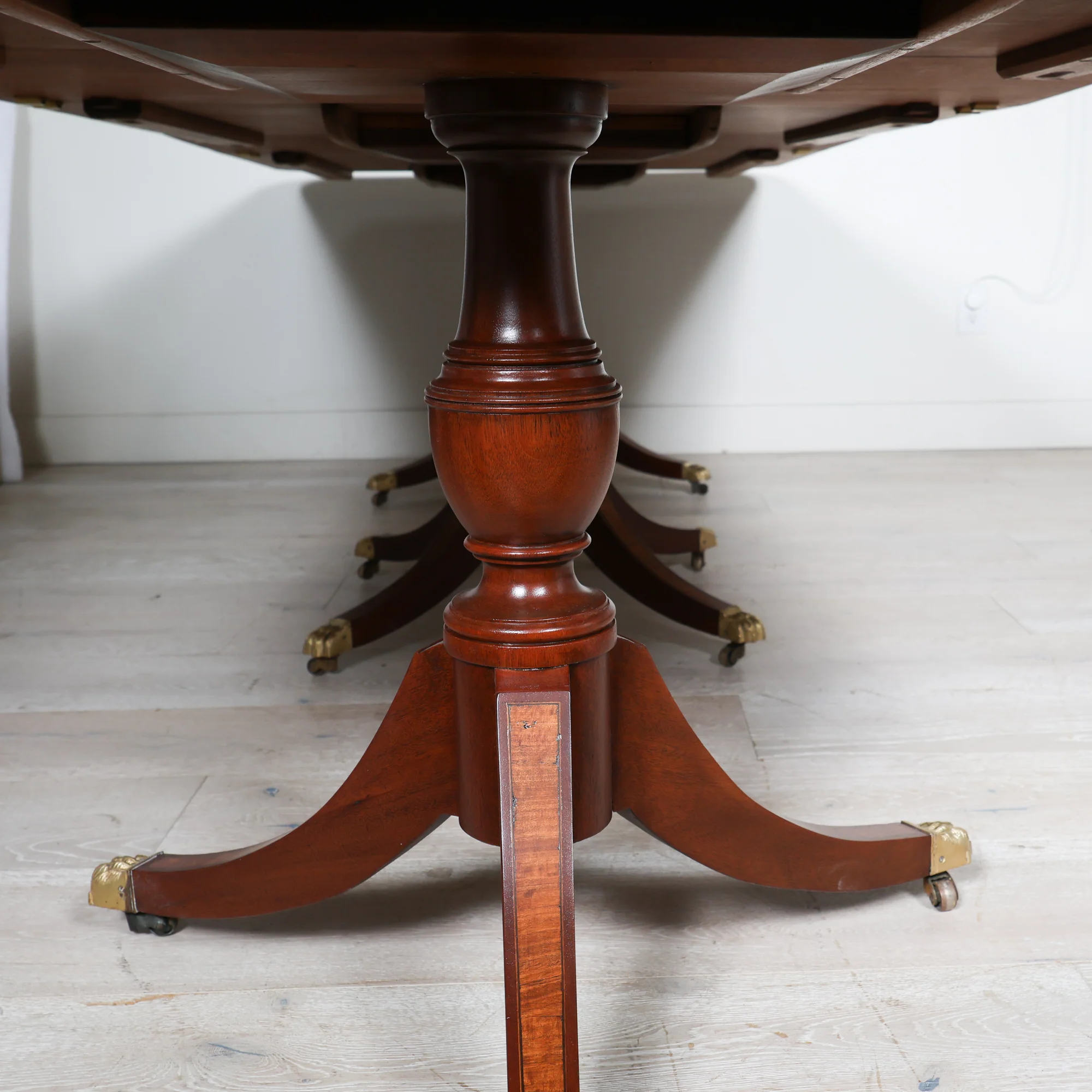 Refinished English Regency Style Banded Mahogany Triple Pedestal Dining Table, 20th c. - Image 7
