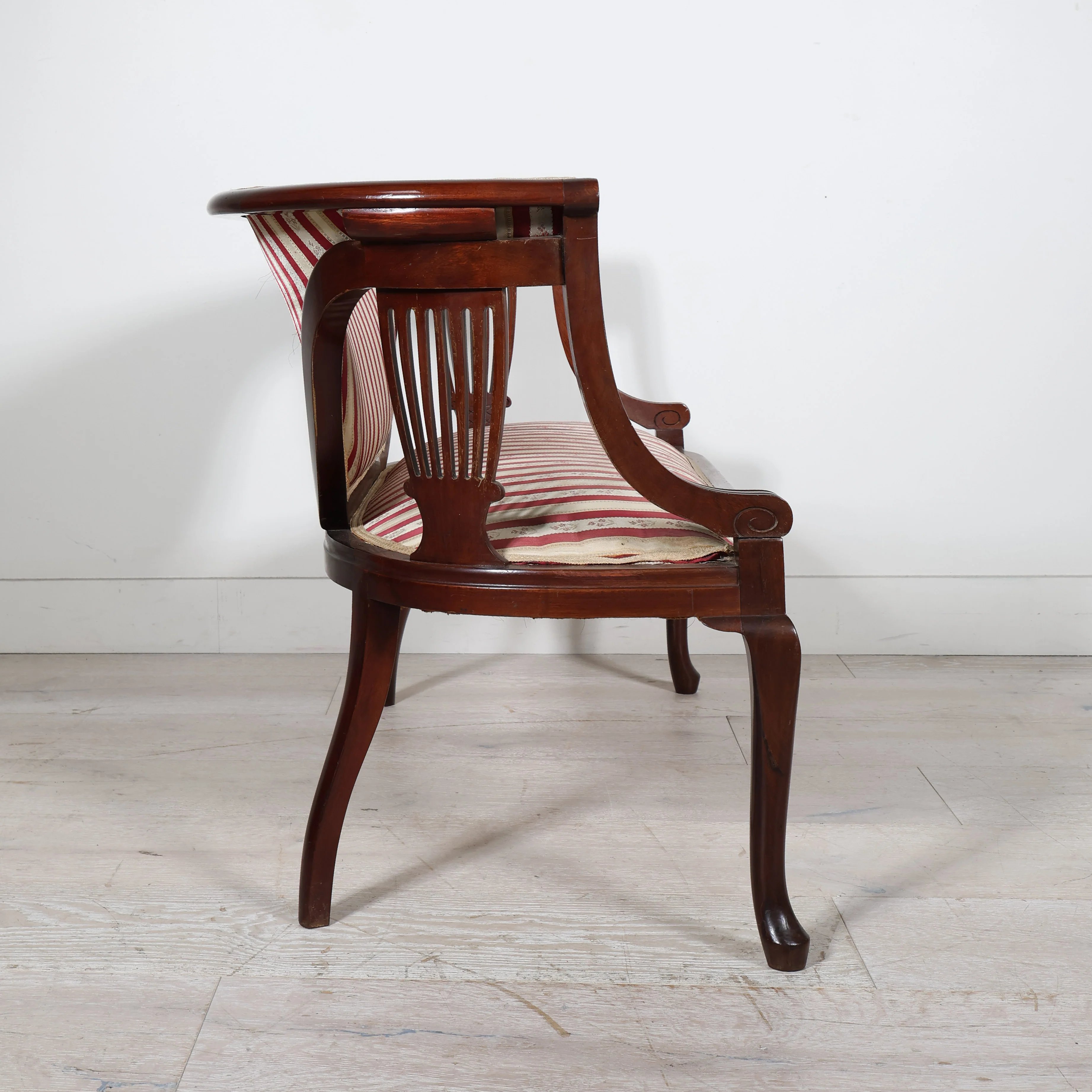 Victorian Style Mahogany Parlor Settee / Hall Bench - Image 3