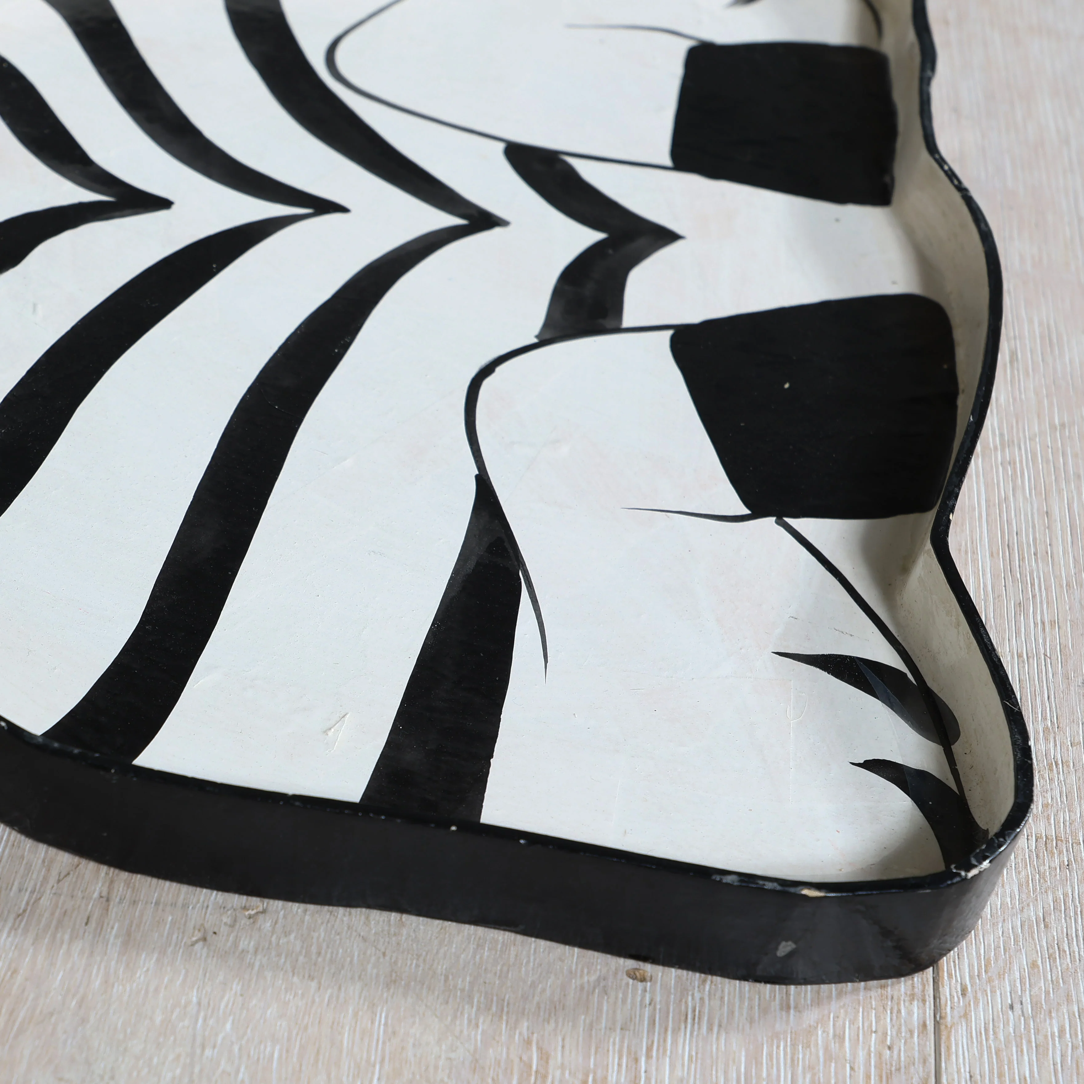 Vintage Lacquered Paper Mâché Zebra Tray - Image 5