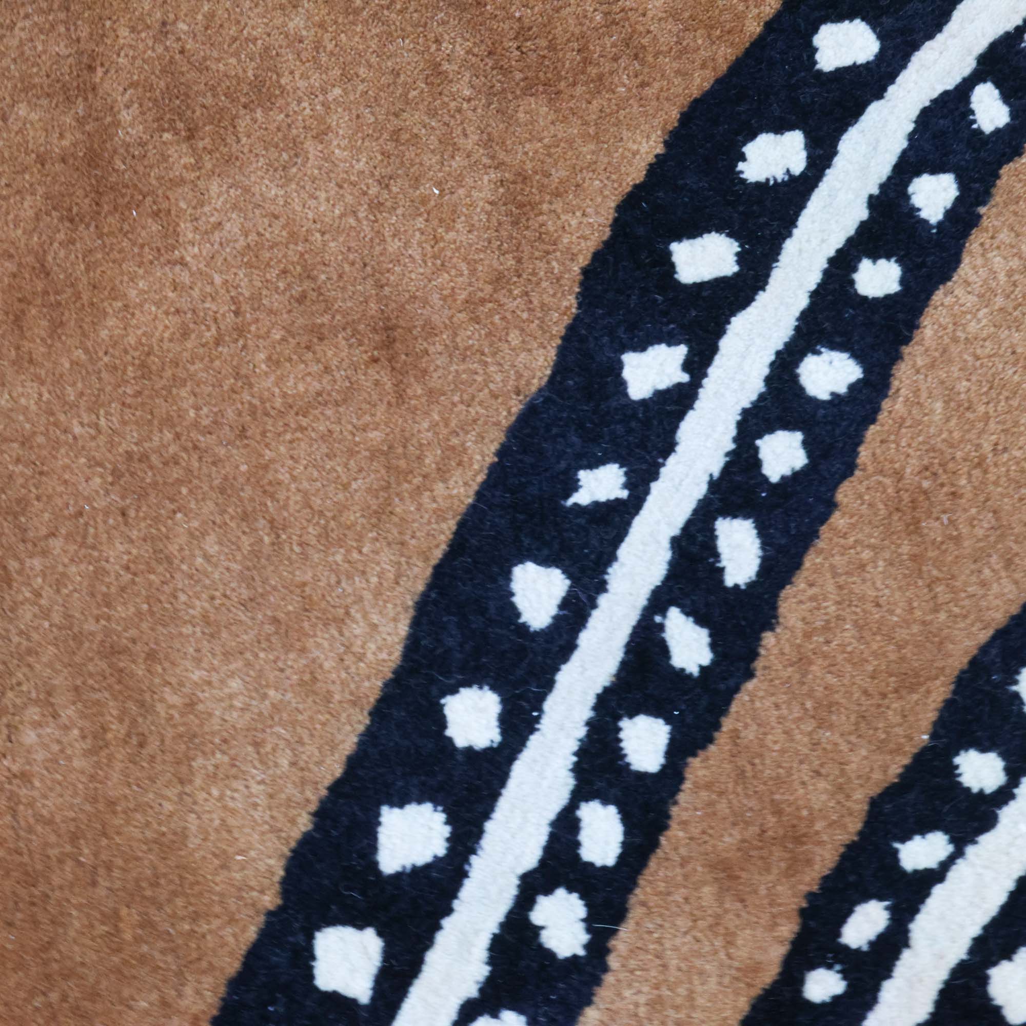 Viper Saddle Tufted Rug - Image 6